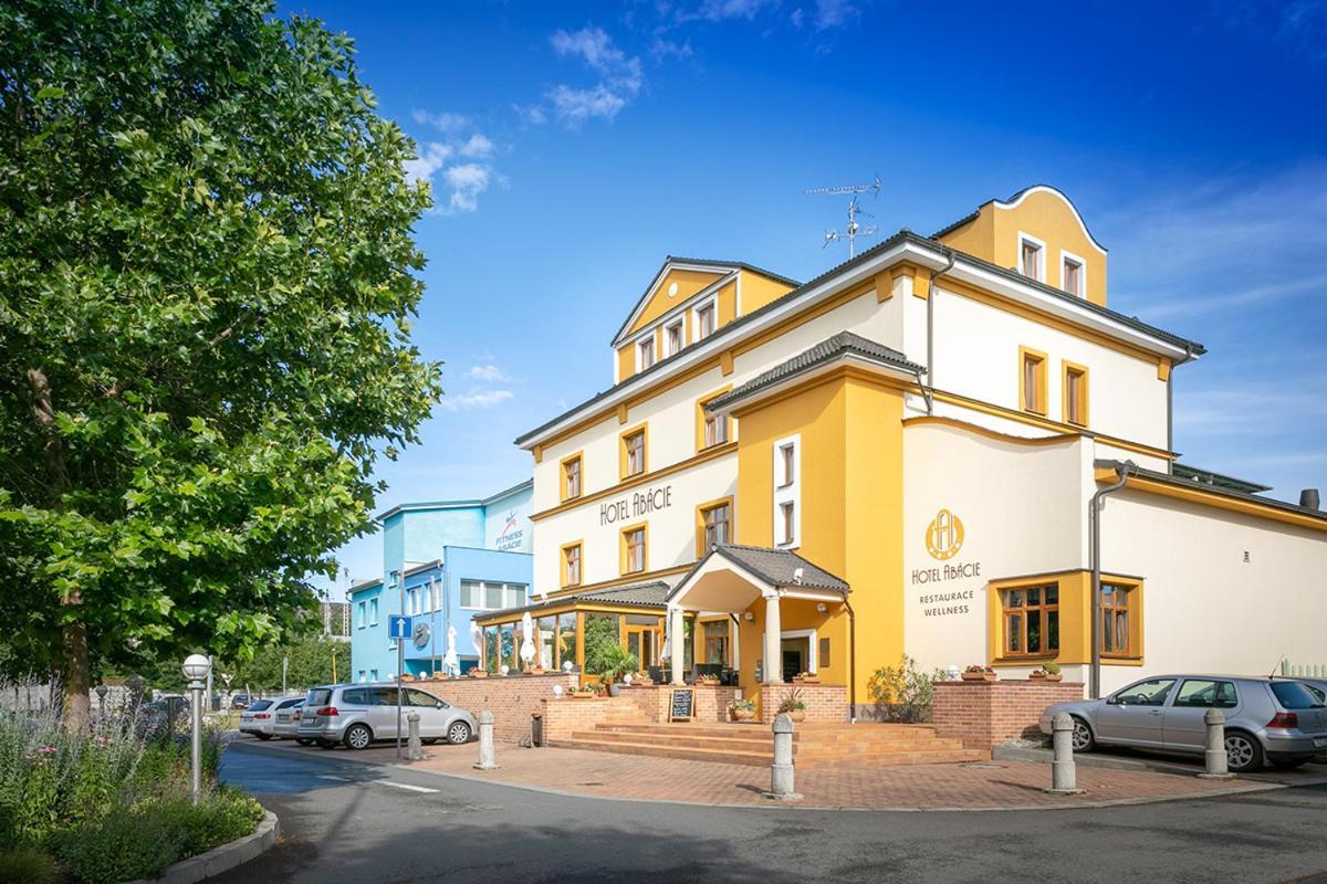 Hotel Abacie & Wellness Valašské Meziříčí Exteriör bild