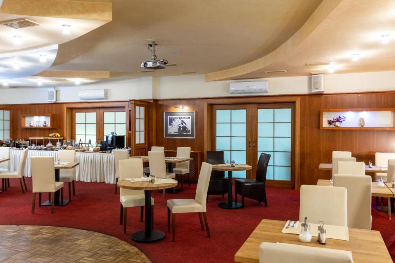 Hotel Abacie & Wellness Valašské Meziříčí Exteriör bild