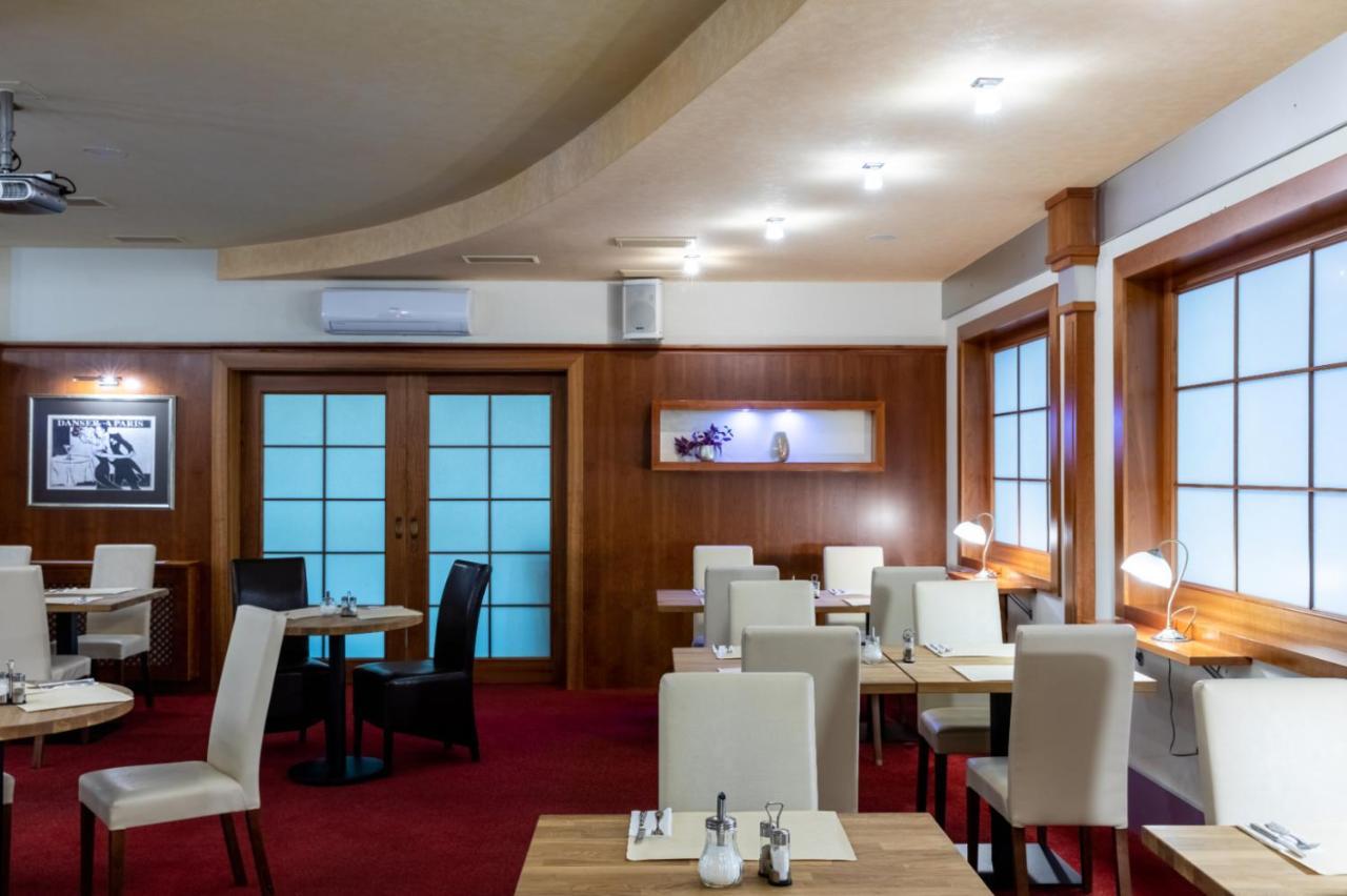 Hotel Abacie & Wellness Valašské Meziříčí Exteriör bild