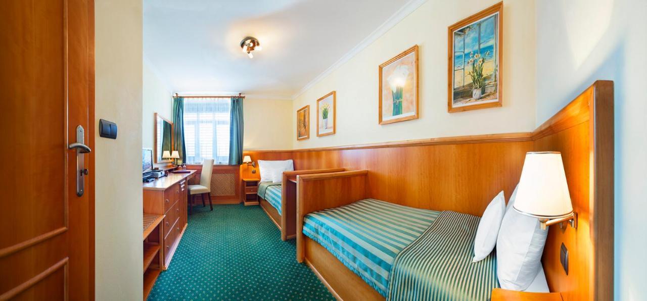 Hotel Abacie & Wellness Valašské Meziříčí Exteriör bild